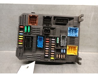 Recambio de caja reles / fusibles para peugeot expert furgoneta (v_) 1.5 bluehdi 100 referencia OEM IAM 9830790580 28625142 