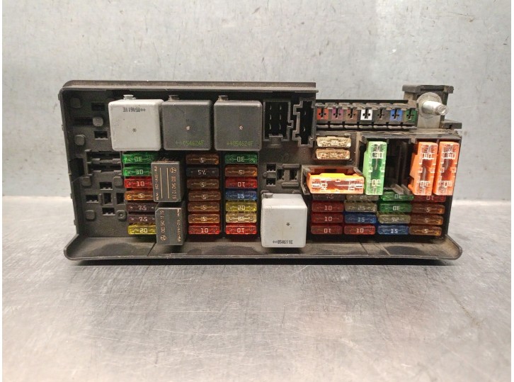 Recambio de caja reles / fusibles para mercedes-benz clase m (w164) ml 320 cdi 4-matic (164.122) referencia OEM IAM A1645400272 