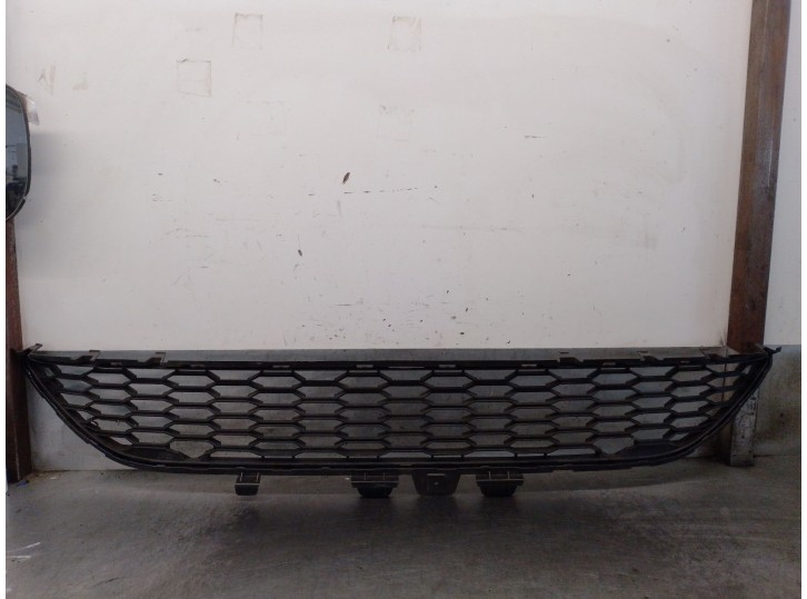 Recambio de rejilla delantera para dacia sandero (bs_) 1.2 16v referencia OEM IAM 622546060R 