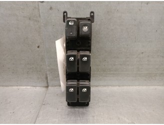 Recambio de mando elevalunas delantero izquierdo para kia carens iii monospace (un) 2.0 crdi 115 referencia OEM IAM 935701D2013W