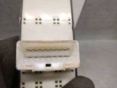 Recambio de mando elevalunas delantero izquierdo para kia carens iii monospace (un) 2.0 crdi 115 referencia OEM IAM 935701D2013W