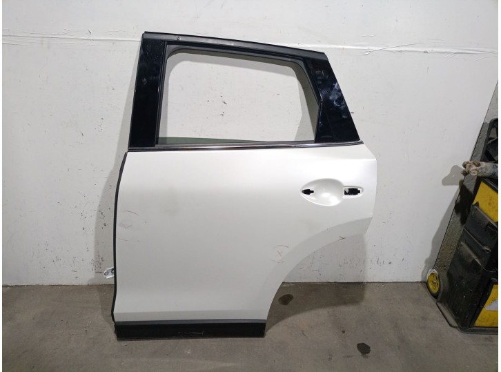 Replacement left rear door for Mazda CX-5 (KF) 2.0 Skyactiv-G AWD OEM IAM reference KBY07302XE 