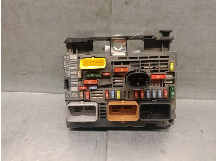 Recambio de caja reles / fusibles para peugeot 5008 (0u_, 0e_) 1.6 hdi referencia OEM IAM 9675877980 9675877980 