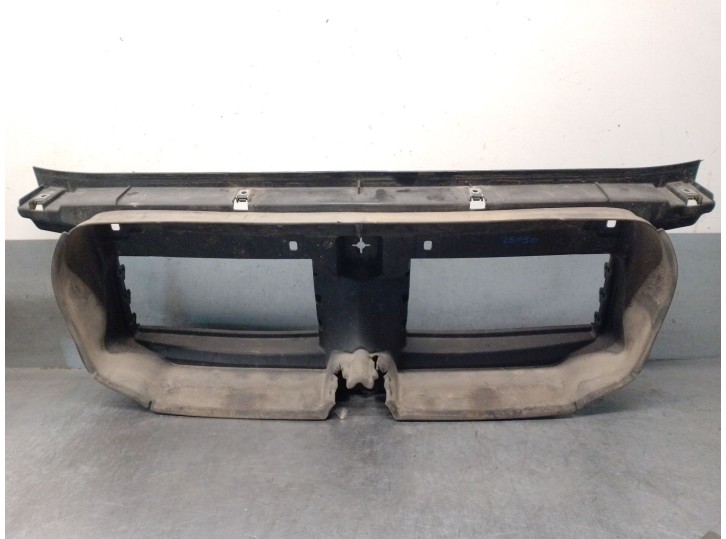 Recambio de calandra delantera de radiador para bmw x1 (e84) sdrive 20 d referencia OEM IAM 51642990178 51642990178 