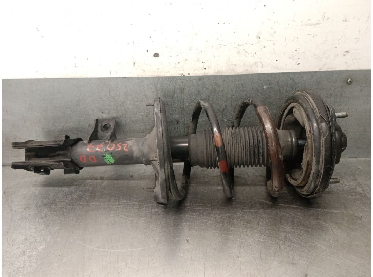 Recambio de amortiguador delantero derecho para kia carens iii monospace (un) 2.0 crdi 115 referencia OEM IAM 546611D201 546611D