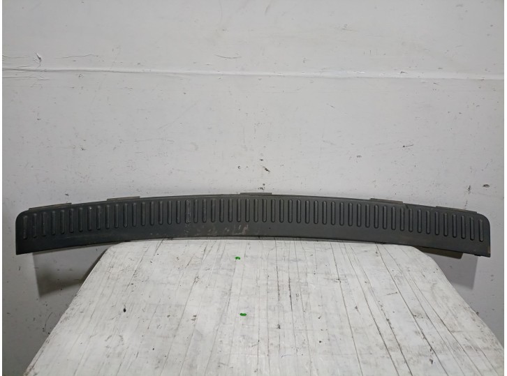 Recambio de molduras traseras para land rover range rover sport i (l320) 3.0 d 4x4 referencia OEM IAM LR015131 LR015131 