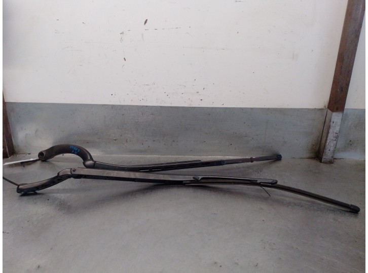 Recambio de brazo limpia delantero derecho para jaguar xf i (x250) 2.7 d referencia OEM IAM 8X2317526BD C2Z2265 