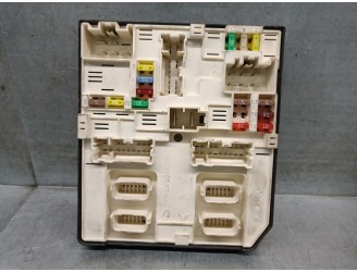 Recambio de caja reles / fusibles para renault master iii furgon ma / fm9t / myb23061a3t0 2.3 diesel referencia OEM IAM 284B6685
