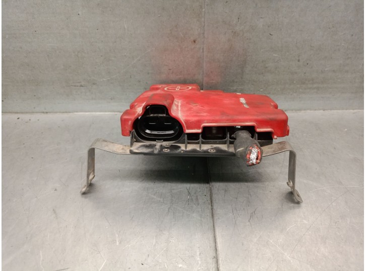 Recambio de caja reles / fusibles para renault master iii furgon ma / fm9t / myb23061a3t0 2.3 diesel referencia OEM IAM 24136288