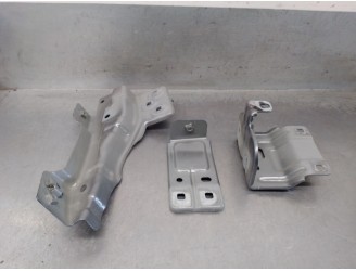 Recambio de soporte aleta delantera derecha para dacia bigster djf/sg2/mh6xb16m500b referencia OEM IAM 638E89657R 