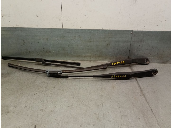 Recambio de brazo limpia delantero derecho para volvo c30 (533) 2.4 i referencia OEM IAM 31253997 31253997 