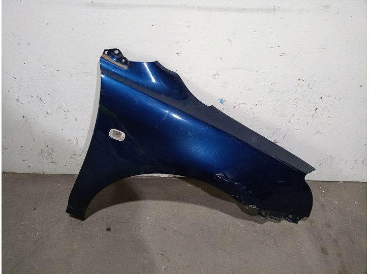 Recambio de aleta delantera derecha para toyota avensis station wagon (_t25_) 2.4 (azt251_) referencia OEM IAM 5381105020 538110