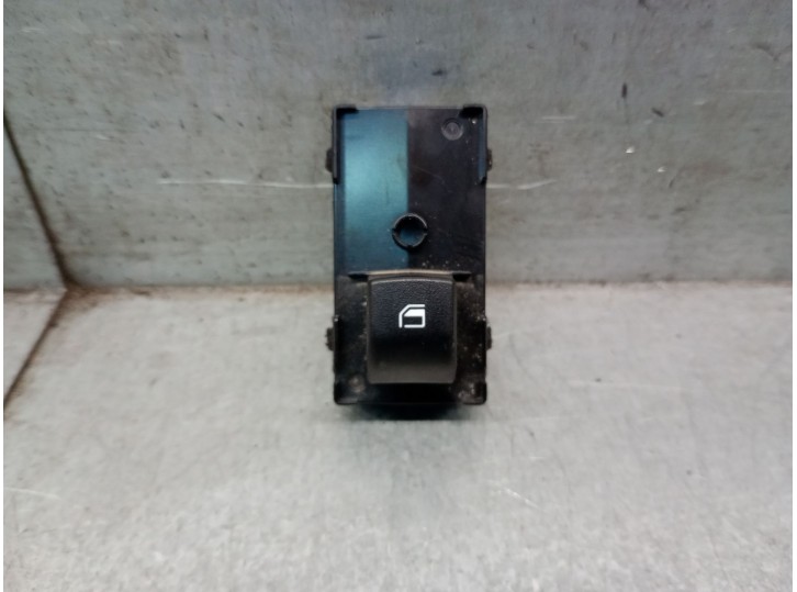 Recambio de mando elevalunas trasero izquierdo para kia sportage v (nq5) 1.6 t-gdi mhev referencia OEM IAM 93581R2000 93581R2000