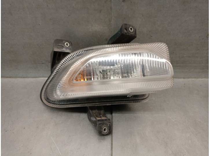Replacement right front light for Jeep Renegade SUV (BU, B1, BV) 1.6 CRD OEM IAM reference 51953117 68256431AA 