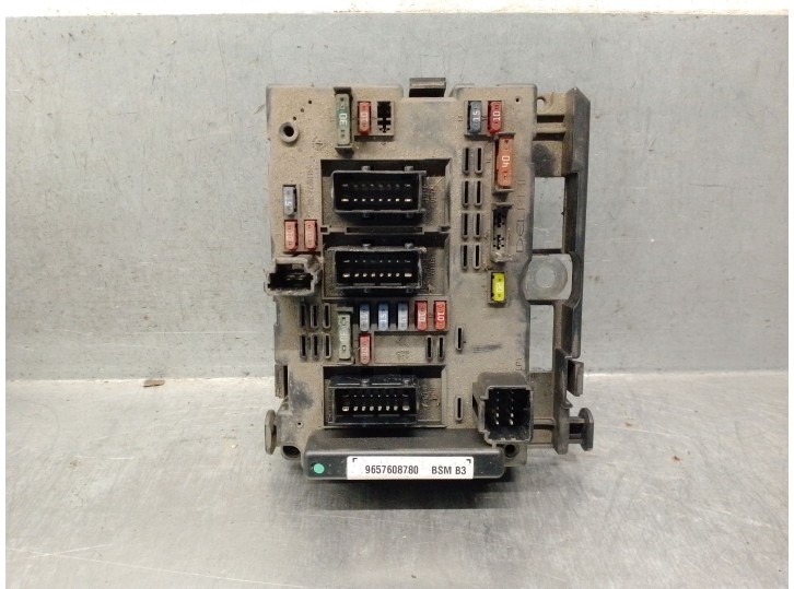 Recambio de caja reles / fusibles para peugeot 307 sw (3h) 1.6 hdi 110 referencia OEM IAM 9657608780 44604476