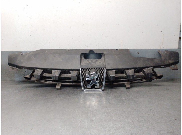 Recambio de rejilla delantera para peugeot 307 sw (3h) 1.6 hdi 110 referencia OEM IAM 9635719477 7804K6 