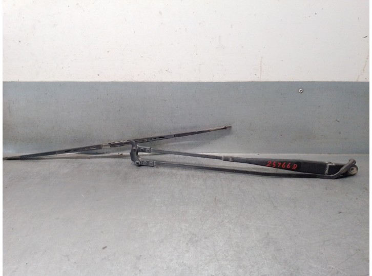 Recambio de brazo limpia delantero derecho para peugeot 107 (pm_, pn_) 1.0 referencia OEM IAM 6405V2 6405V2 