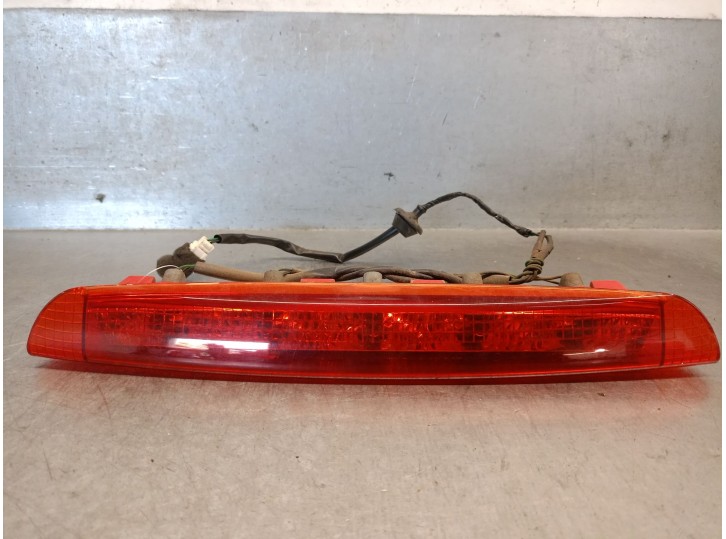 Recambio de luz central de freno para ssangyong rodius i 2.7 xdi referencia OEM IAM 8380021010 8380021010 