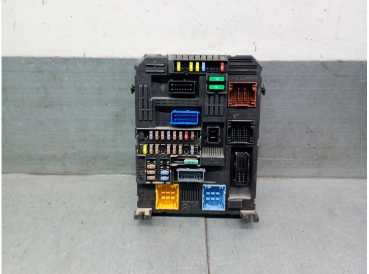 Recambio de caja reles / fusibles para citroën c3 iii (sx) 1.2 vti 82 referencia OEM IAM 9819851180 