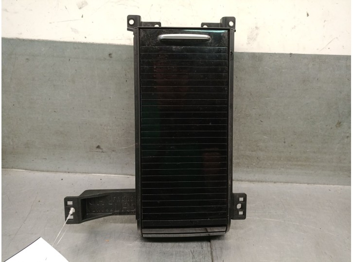 Recambio de reposavasos para jaguar xe (x760) 2.0 d referencia OEM IAM GX63F048196A T2H3071 