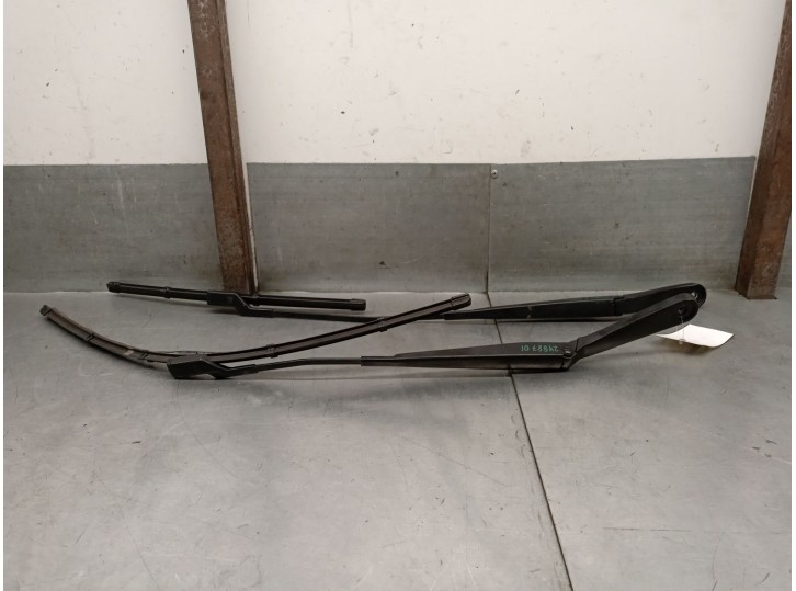 Recambio de brazo limpia delantero derecho para jaguar xe (x760) 2.0 d referencia OEM IAM GX7317527BC T4N1183 