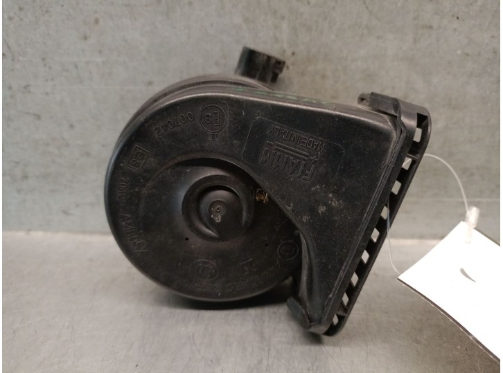 Recambio de claxon para jaguar xe (x760) 2.0 d referencia OEM IAM GX7313802AB T2H36398 