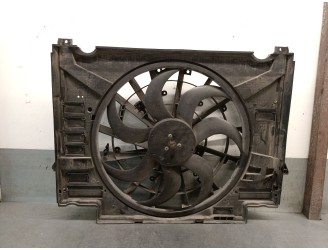 Recambio de electroventilador para jaguar f-pace (x761) 2.0 td4 awd referencia OEM IAM HK38C607AE T4A3311 