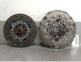 Recambio de kit embrague para renault master iii furgon ma / fm9t / myb23061a3t0 2.3 diesel referencia OEM IAM 302056600R 302056