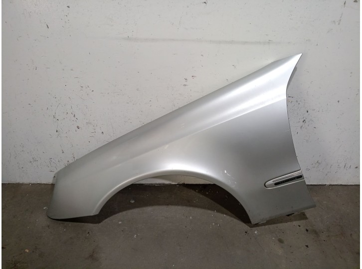 Recambio de aleta delantera izquierda para mercedes-benz clase e (w211) e 270 cdi (211.016) referencia OEM IAM A2118800718 A2118