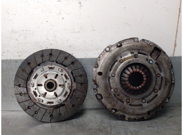 Recambio de kit embrague para jeep renegade suv (bu, b1, bv) 1.6 crd referencia OEM IAM 55261492 55261492 