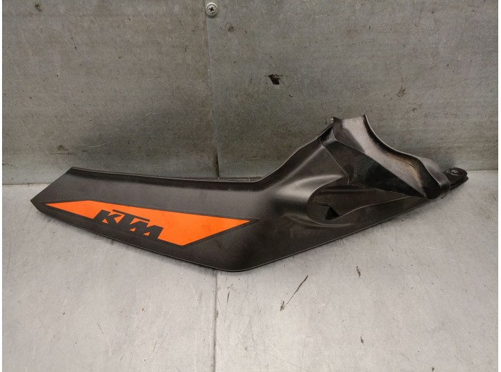 Recambio de molduras traseras para ktm duke 125 duke abs referencia OEM IAM JP181005 93008039000KC 