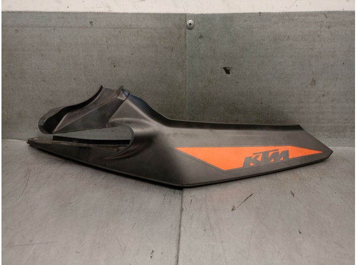 Recambio de molduras traseras para ktm duke 125 duke abs referencia OEM IAM JP181004 93008041100C1 