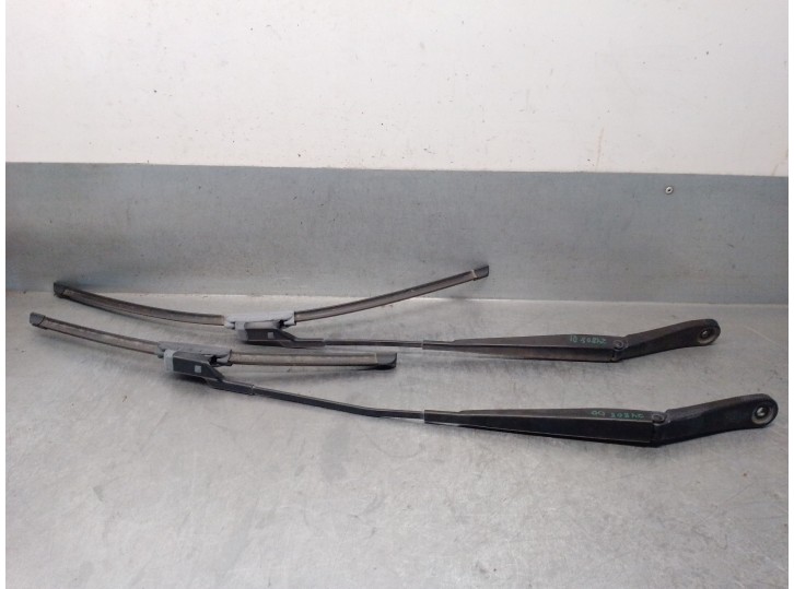 Recambio de brazo limpia delantero derecho para jaguar f-pace (x761) 2.0 td4 awd referencia OEM IAM HK8317527BA T4A1174 