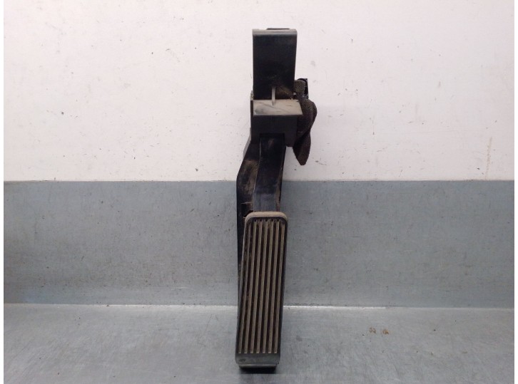 Recambio de potenciometro pedal para mercedes-benz clase e (w211) e 270 cdi (211.016) referencia OEM IAM A2113000404 A2113000404