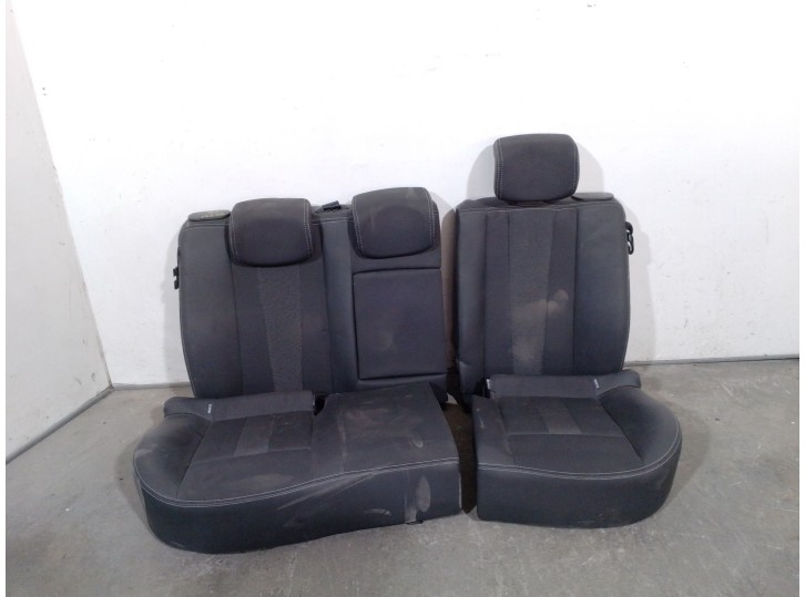 Recambio de asientos traseros para renault fluence z.e. referencia OEM IAM 7701054832 7701054832 
