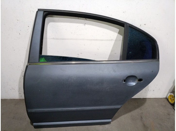 Recambio de puerta trasera izquierda para skoda superb i (3u4) 2.0 tdi referencia OEM IAM 3U5833051B 3U5833051B 
