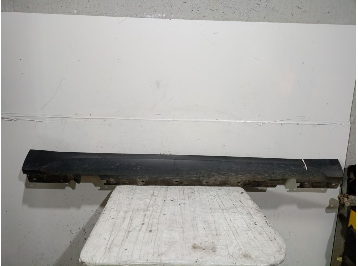 Replacement side skirt for BMW X1 (E84) sDrive 18d OEM IAM reference 51772990170 51772990170 