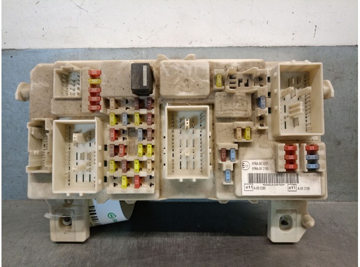 Recambio de caja reles / fusibles para ford kuga i 2.0 tdci referencia OEM IAM 7N5T14A073FG 