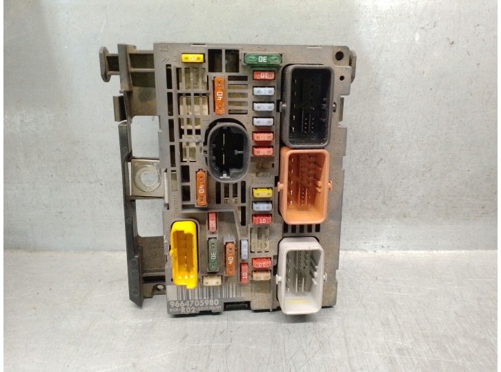 Recambio de caja reles / fusibles para citroën c5 iii (rd_) 1.6 hdi 110 referencia OEM IAM 9664705980 