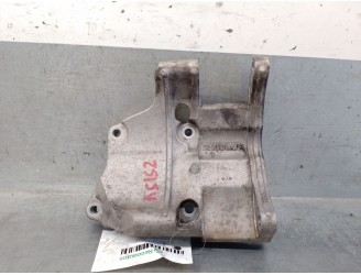 Recambio de soporte alternador para ssangyong rodius i 2.7 xdi referencia OEM IAM A6651550535 6651500570 