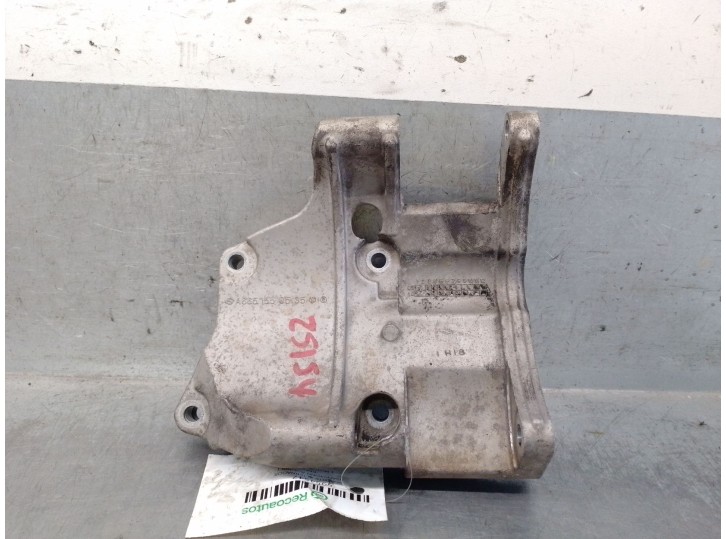 Recambio de soporte alternador para ssangyong rodius i 2.7 xdi referencia OEM IAM A6651550535 6651500570 
