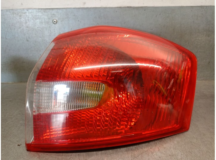 Recambio de piloto trasero derecho para ford kuga i 2.0 tdci referencia OEM IAM 8V4113404CH 1710611 