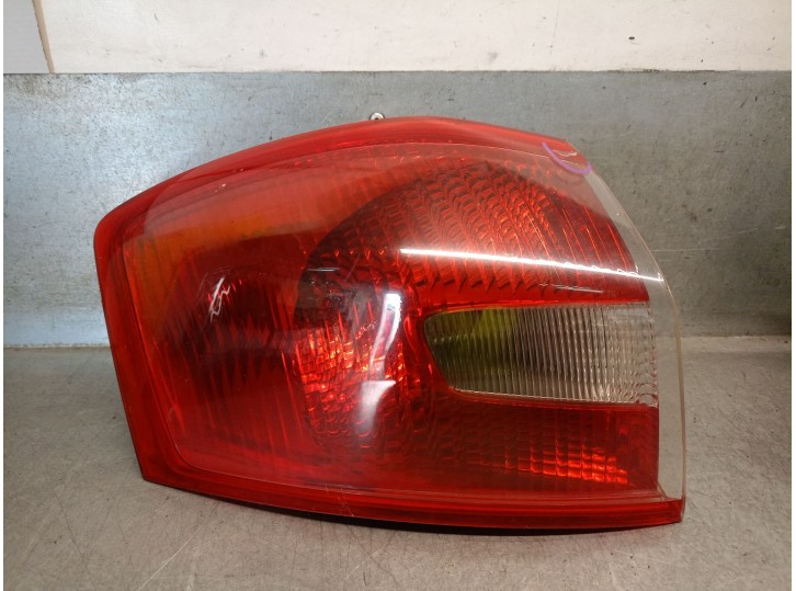 Recambio de piloto trasero izquierdo para ford kuga i 2.0 tdci referencia OEM IAM 8V4113405CH 1710612 