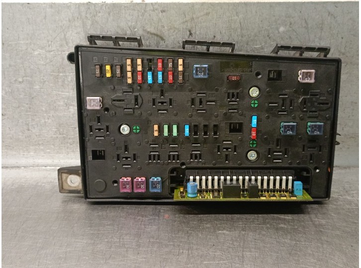 Recambio de caja reles / fusibles para opel astra h (a04) 1.7 cdti (l48) referencia OEM IAM 743381 