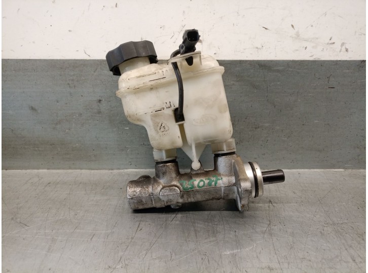 Recambio de bomba freno para kia carens iii monospace (un) 2.0 crdi 115 referencia OEM IAM 585101D020 