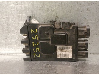 Recambio de caja reles / fusibles para renault megane iii hatchback (bz0/1_, b3_) 1.5 dci referencia OEM IAM 243800011R 24380001