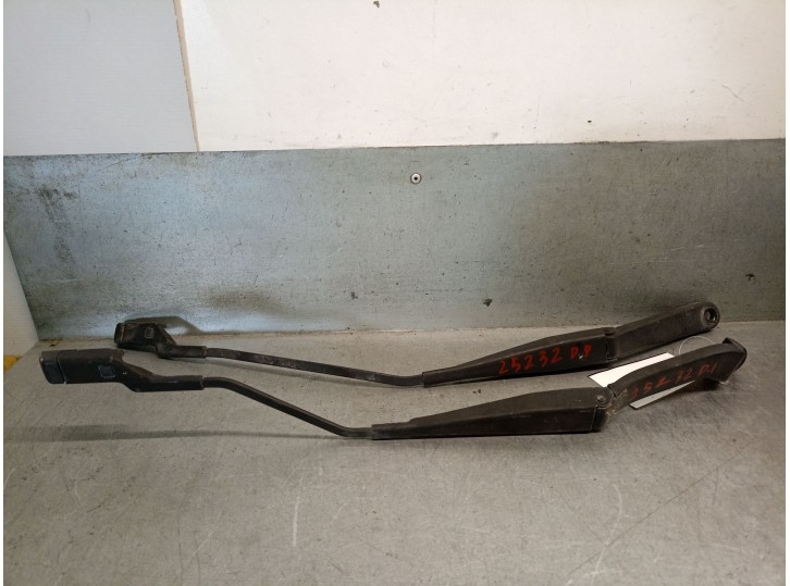 Recambio de brazo limpia delantero derecho para ford kuga i 2.0 tdci referencia OEM IAM 8V4117526CC 1722102 