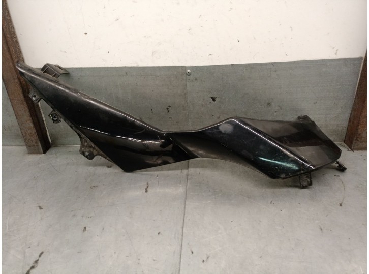 Recambio de embellecedor para derbi gpr 50cc 2005 gpr 50 - gr 1a referencia OEM IAM 00H04411771 00H04411771 