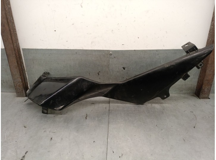 Recambio de embellecedor para derbi gpr 50cc 2005 gpr 50 - gr 1a referencia OEM IAM 00H04411781 00H04411781 