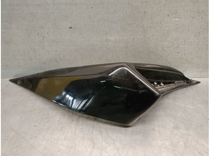 Recambio de embellecedor para derbi gpr 50cc 2005 gpr 50 - gr 1a referencia OEM IAM 00H01800021 00H01800021 